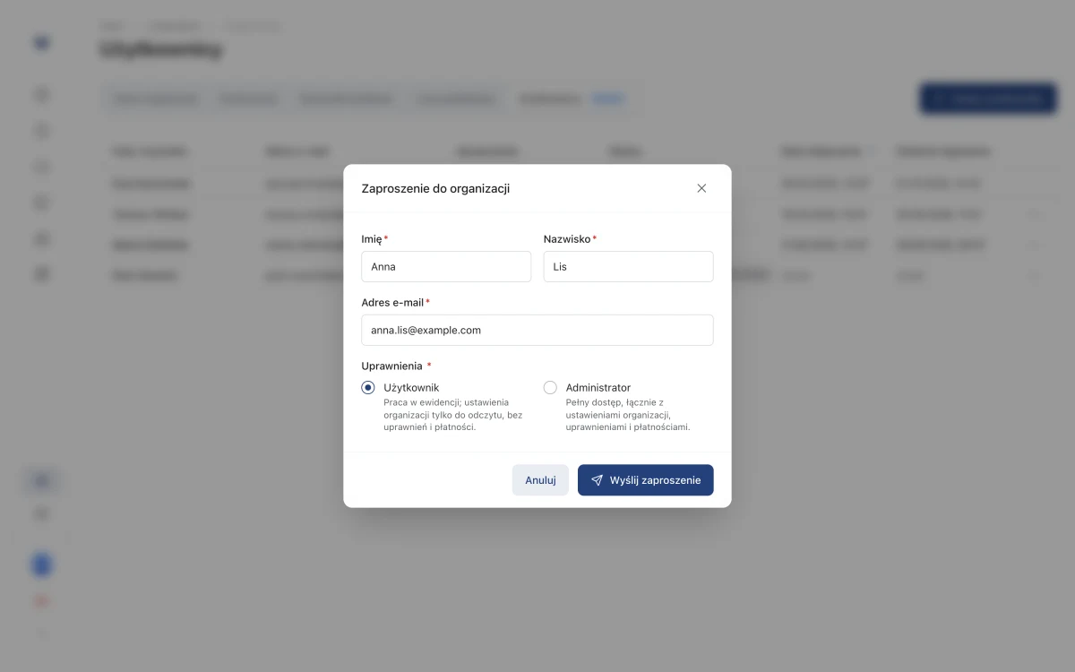 Okno Zaproszenie do organizacji z imieniem, nazwiskiem, adresem e-mail i wyborem uprawnień Użytkownik lub Administrator